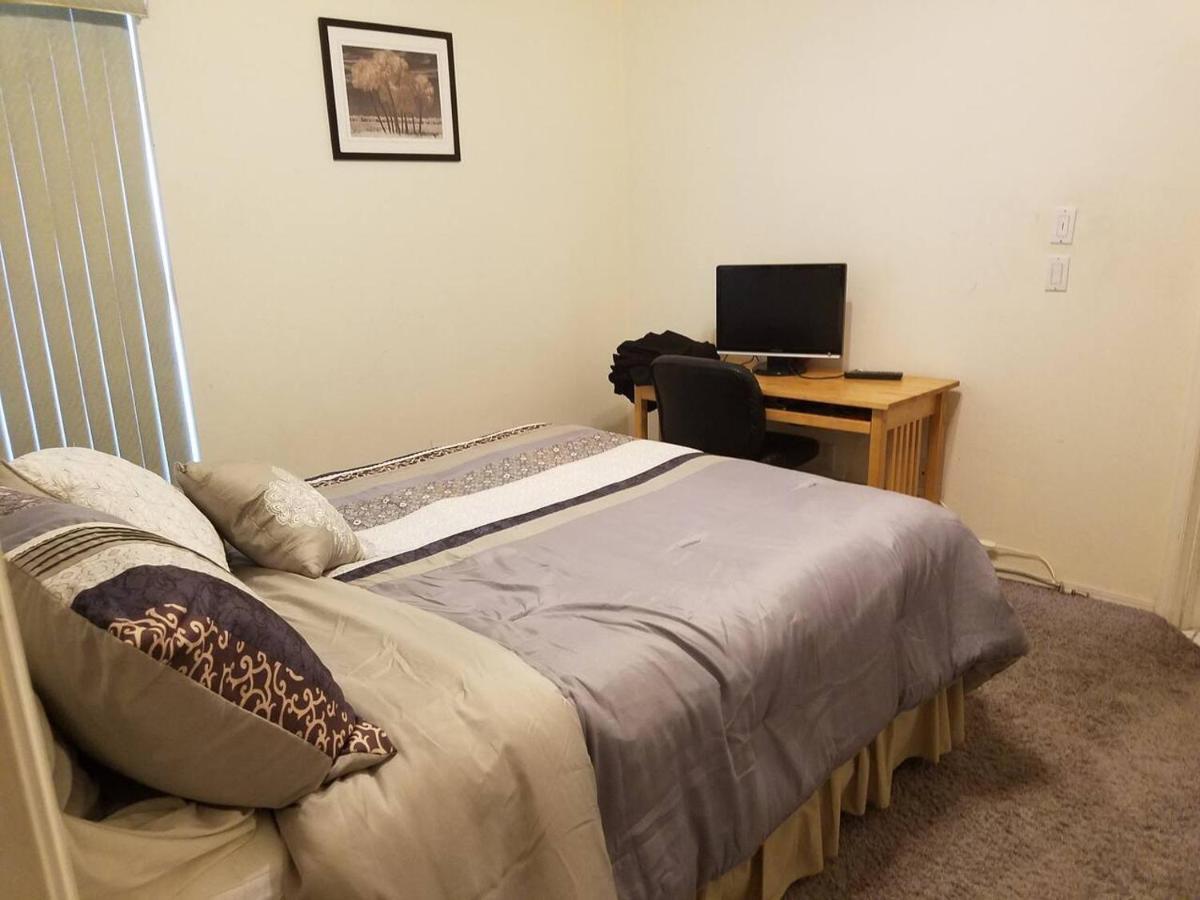 Cozy And Conveniently Located Pool Home With Free Wifi Тампа Екстериор снимка